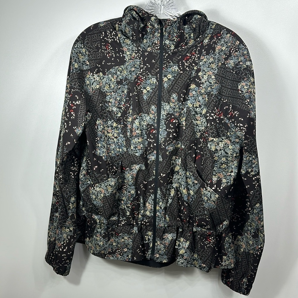 Lululemon pack it up assemblage Alpine white multi jacket size 6